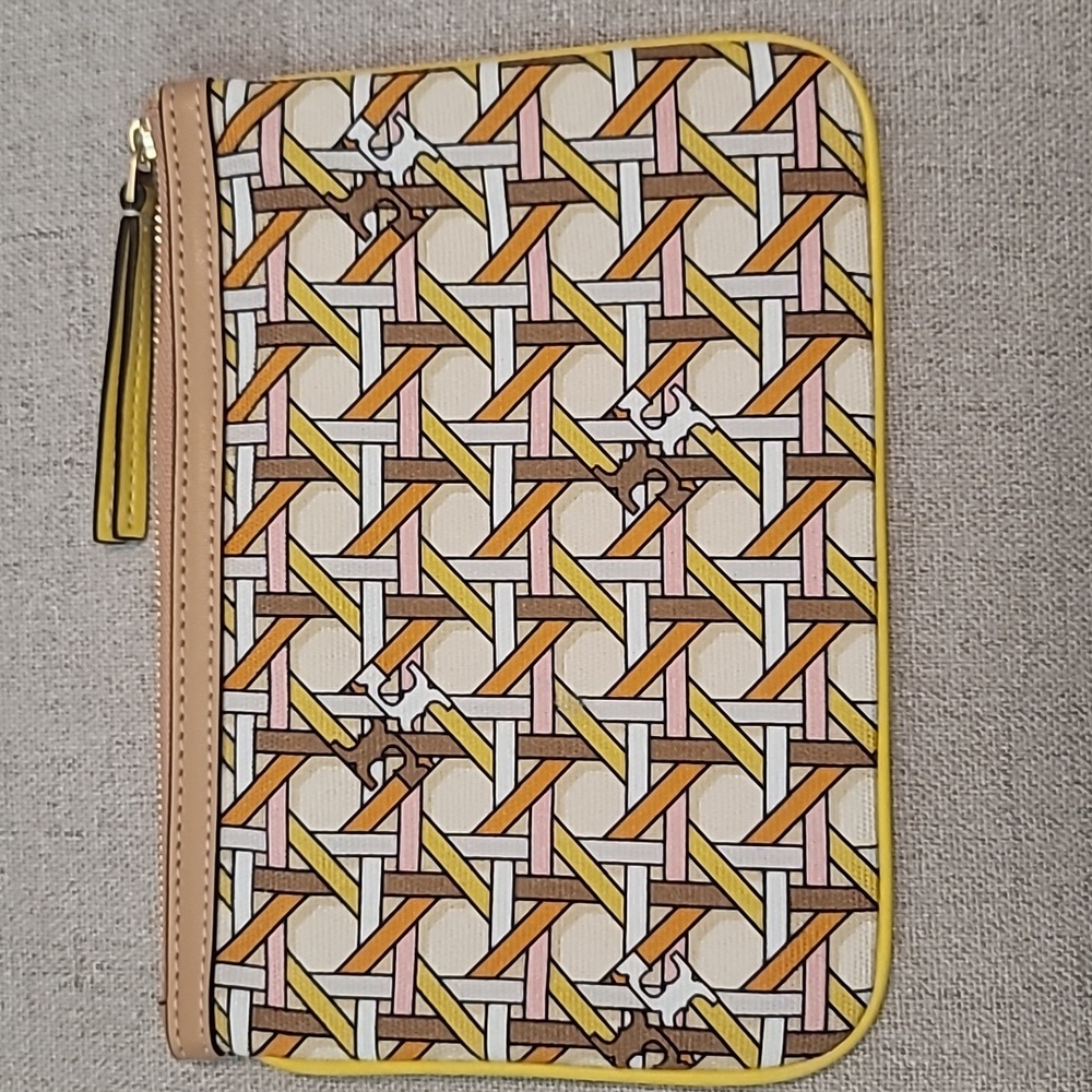 Tory Burch Makeup Bag - Picture 3 of 8